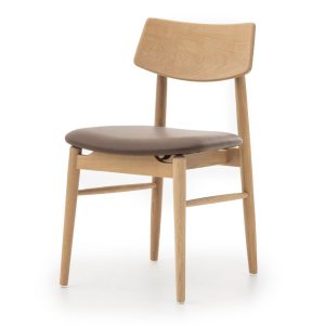 Silla Varma de madera maciza y piel