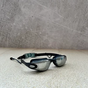 Gafas de natación con estuche