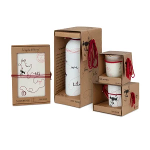 Pack Niji con cuaderno, vela, taza y botella del Hilo Rojo.