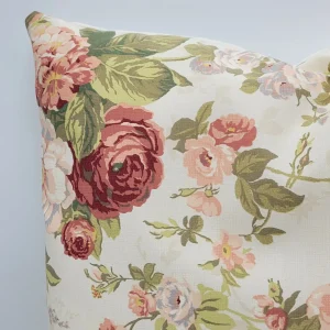 Cojín flores beige 60 x 60 cm