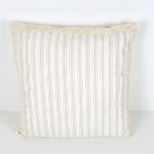 Cojín rayas beige puntilla 60x60 cm
