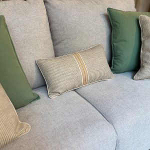 Cojín rayas marrón y mostaza Mahón África 30x50 cm