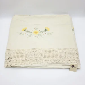 Mantel puntilla flor lino beige 1.68x2.65 cm