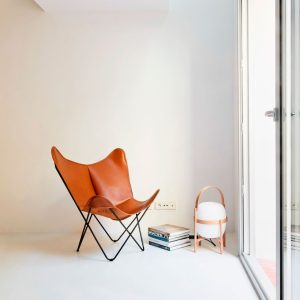 Butaca BKF de Isist con funda de cuero y estructura negra