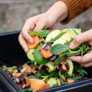 Compostera de plástico reciclado con canilla para lixiviados